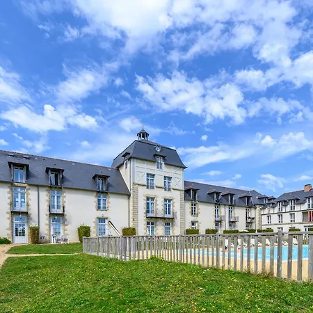 Lägenhet Chateau De Kergonano-15 By Interhome
